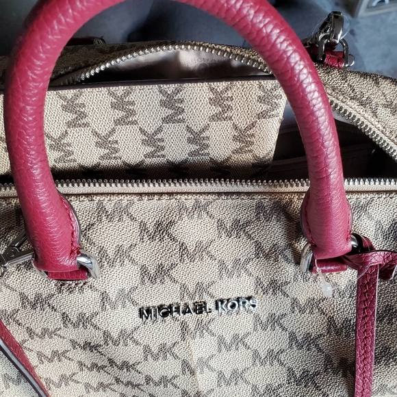 MICHAEL KORS SATCHEL AND AND WRISTLET
